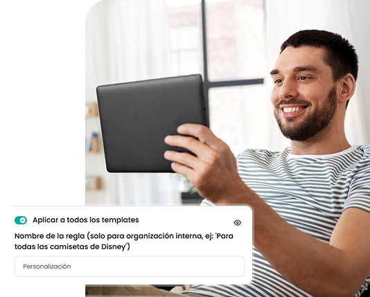 homem feliz usando o celular