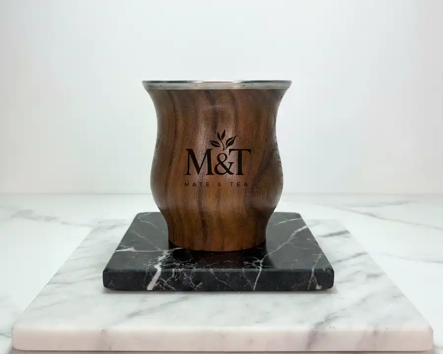 Mate artesanal grabado con iniciales M&T – personalización exclusiva de Mate & Tea con estilo elegante y moderno
